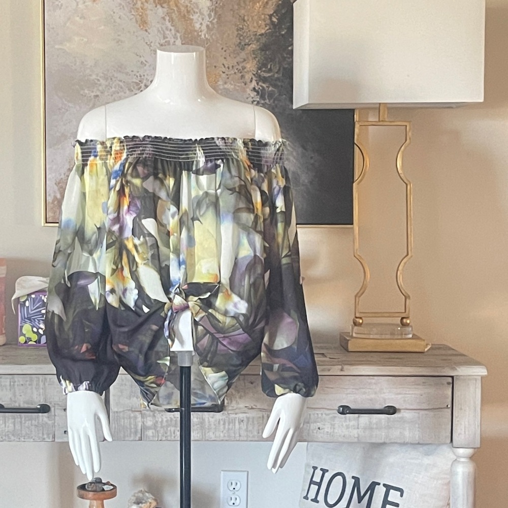 Nicole Miller Multicolor Off-Shoulder Top.  CON K